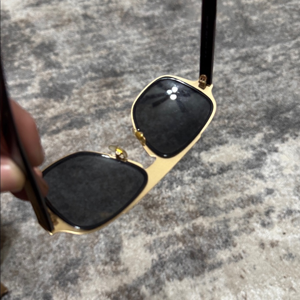 Versace Sunglasses Mod.2199 used unisex polarized Pre Loved Black Gold Designer - Picture 3 of 14